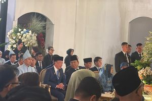 Di Sela Pernikahan Sekpri Presiden, Prabowo dan Jokowi Berbincang Hangat