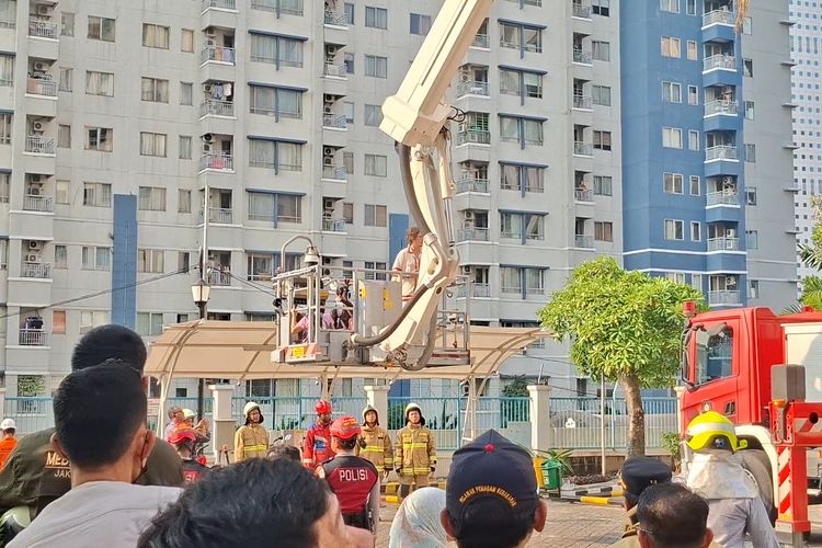 Detik-detik WNA Jepang Terjebak Kebakaran Apartemen Pavilion, Lari ke Rooftop hingga Diselamatkan