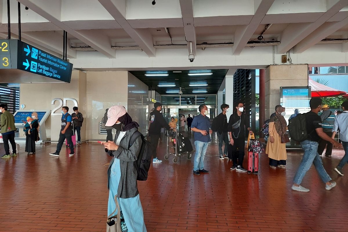 Suasana Bandara Soekarno-Hatta di Kota Tangerang tepat satu hari usai laranhan mudik Lebaran, Selasa (18/5/2021). 