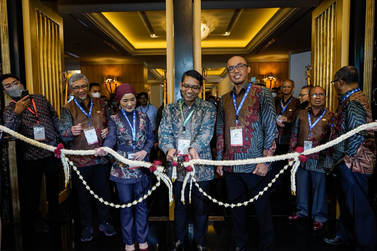 Peringatan Hari Listrik Nasional (HLN) ke-77 di Hotel Mulia Senayan, Jakarta, Selasa (29/11/2022)