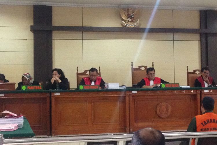 Dua terdakwa sweeping restoran Sosial Kitcen disidang di Pengadilan Negeri Semarang, Selasa (21/3/2017)