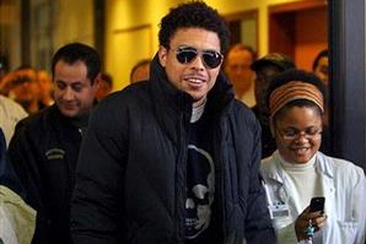 Ronaldo dengan gaya rambut barunya, model Afro 1970-an.