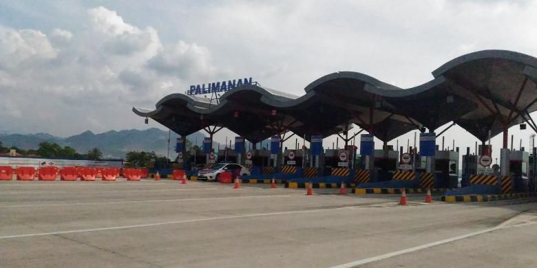 Gerbang Tol Palimanan, bagian dari Tol Cikopo-Palimanan (Cipali) yang dibangun PT Lintas Marga Sedaya.