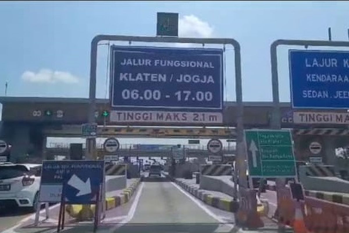 Kondisi Tol Fungsional Solo-Yogyakarta saat dilalui pada Minggu (24/12/2023).