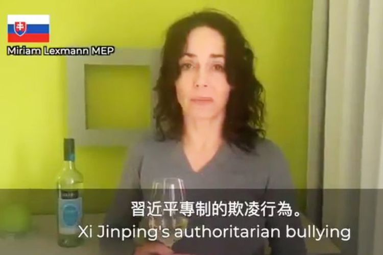 Anggota Parlemen Slovakia Miriam Lexmann menyerukan untuk minum wine Australia sebagai bentuk dukungan melawan bullying yang dilakukan China terhadap Australia. 