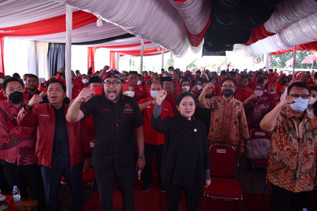 Ketua DPR sekaligus Ketua DPP PDI-P Puan Maharani saat berkunjung ke Cirebon, Jawa Barat, Senin (4/7/2022).