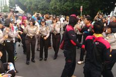Demo di KPK, Buruh dan Polisi Joget Dangdut