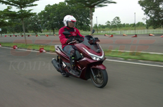 Begini Rasanya Berkendara New Honda PCX 160