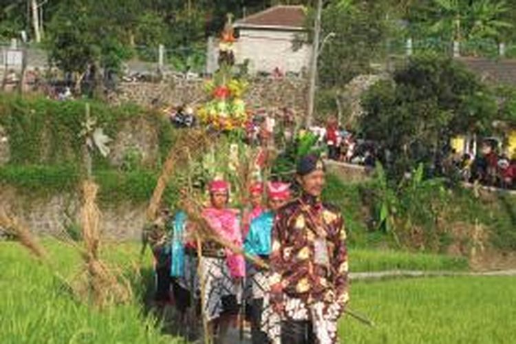 Tradisi Grebeg Gulai di Kampung Cacaban Kecamatan Magelang Tengah, Kota Magelang, Jateng, Kamis (17/10/2013).
