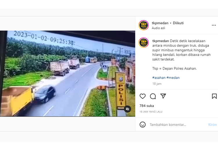 Tangkapan layar unggahan video yang memperlihatkan detik-detik kecelakaan melibatkan mobil minibus dengan truk.