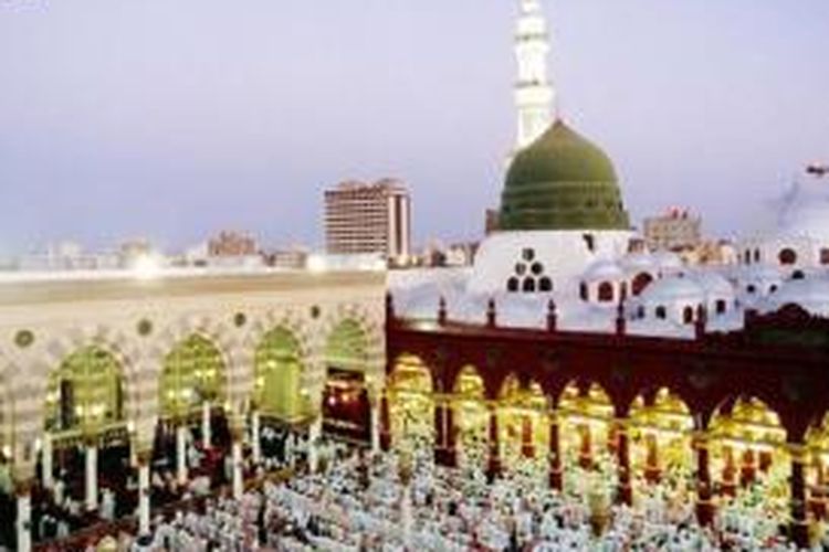 Masjid Al Masjid Al Nabawi di Medina, Saudi Arabia, di mana terdapat makam Nabi Mohammad.