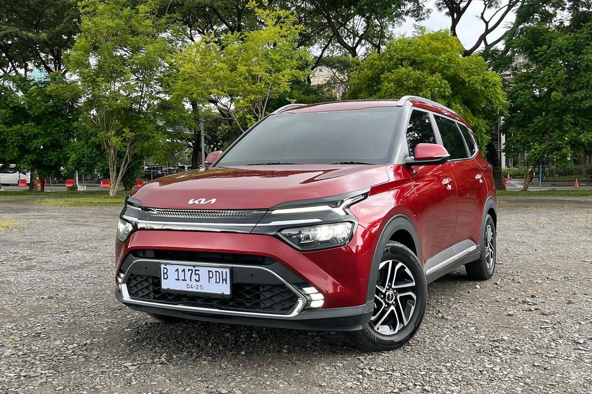 Tampilan eksterior Kia Carens 1.5