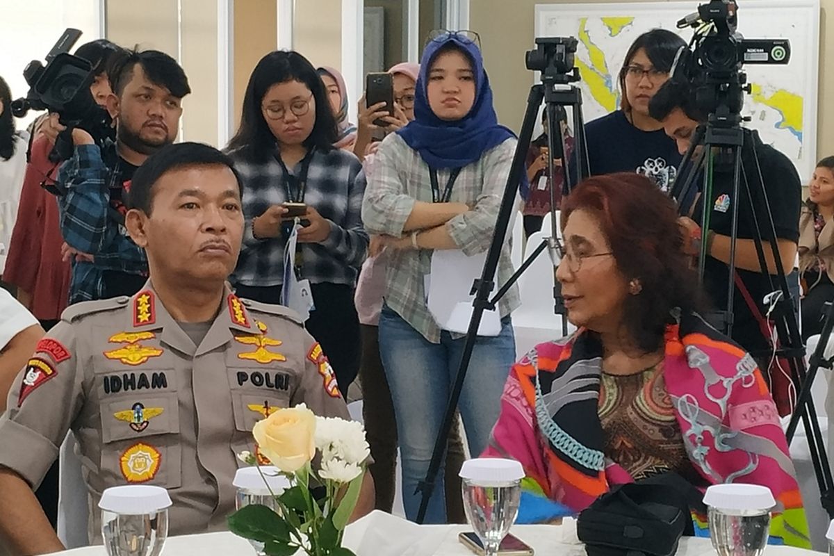 Menteri Kelautan dan Perikanan, Susi Pudjiastuti (kedua kiri) menyampaikan keterangan dalam konferensi pers di Gedung Mina Bahari IV KKP, Jakarta, Rabu (9/10/2019).