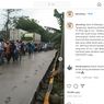 Video Viral Jalan Baru Dicor Langsung Dilewati Motor dan Truk