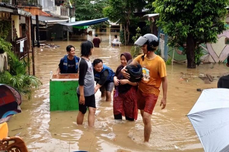 Banjir melanda permukiman warga di RW 07 Rawajati, Pancoran, Jakarta Selatan sejak Sabtu (25/5/2025) pagi