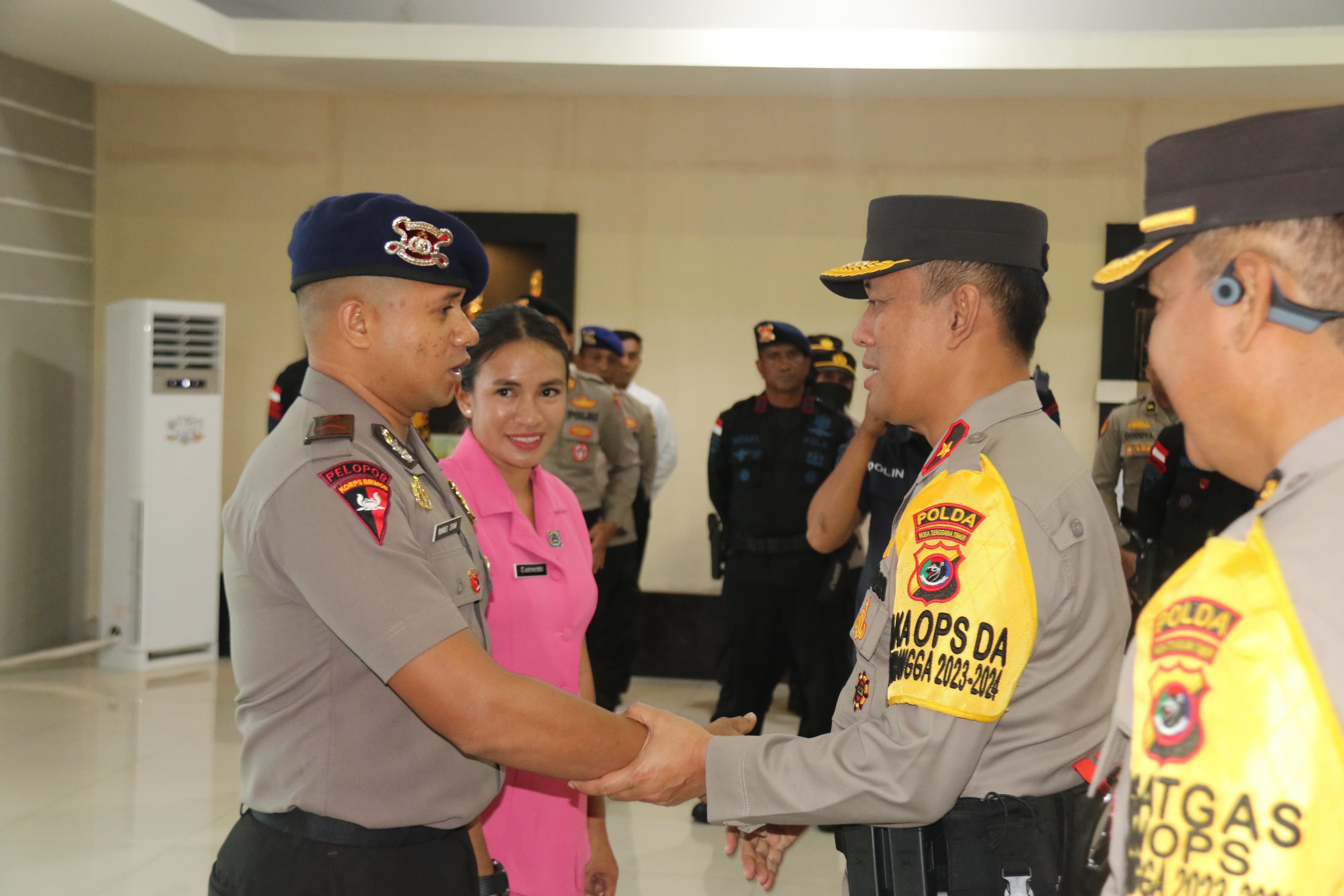 Terluka Ditembak KKB Papua, Personel Brimob NTT Terima Kenaikan Pangkat Luar Biasa