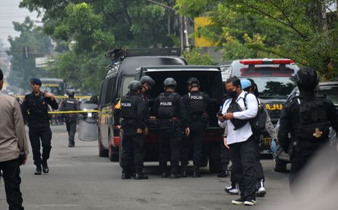 Suicide Bomber Kills Himself, Injures Three Officers in Indonesia’s Bandung Police Station