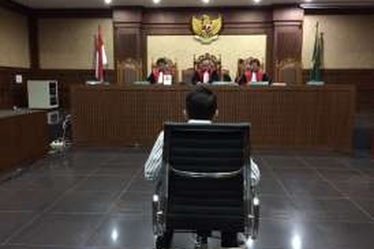 Mantan anggota DPR RI, Fanny Safriansyah alias Ivan Haz saat pembacaan vonis di Pengadilan Negeri Jakarta Pusat, Kamis (11/8/2016).