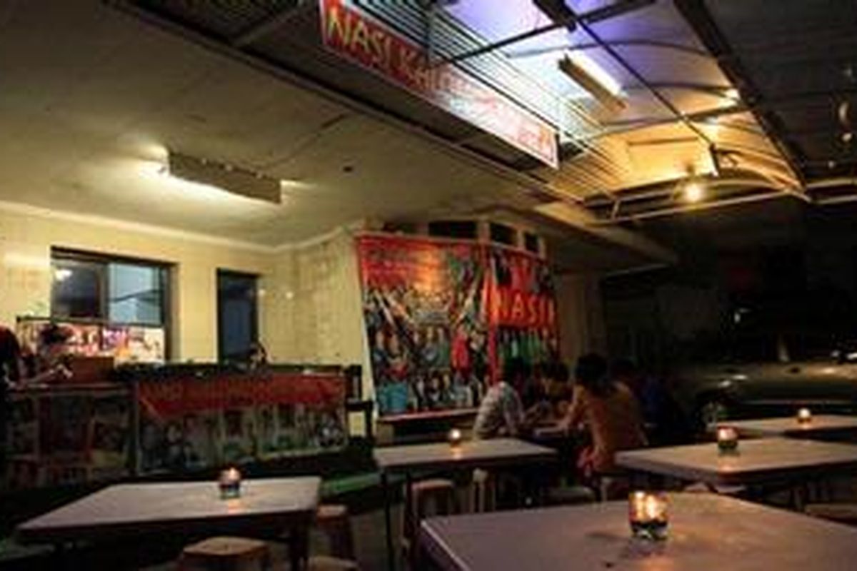 Warung Nasi Kalong di Jalan Riau, Bandung, Jawa Barat.