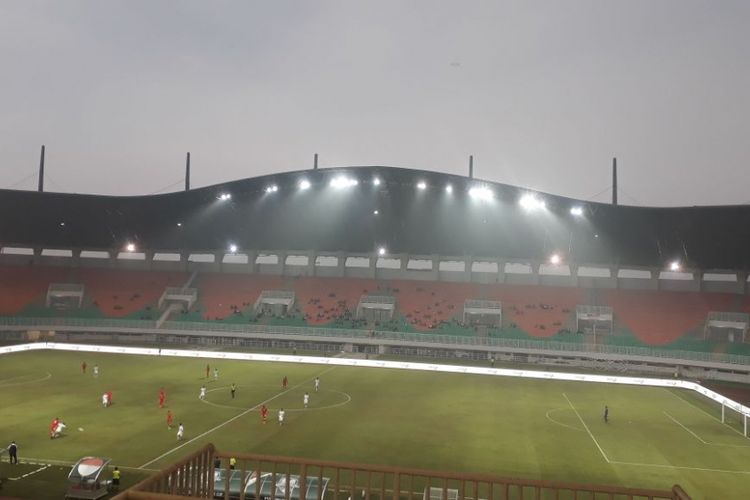 Suasana di lapangan Stadion Pakansari, Cibinong, Bogor.