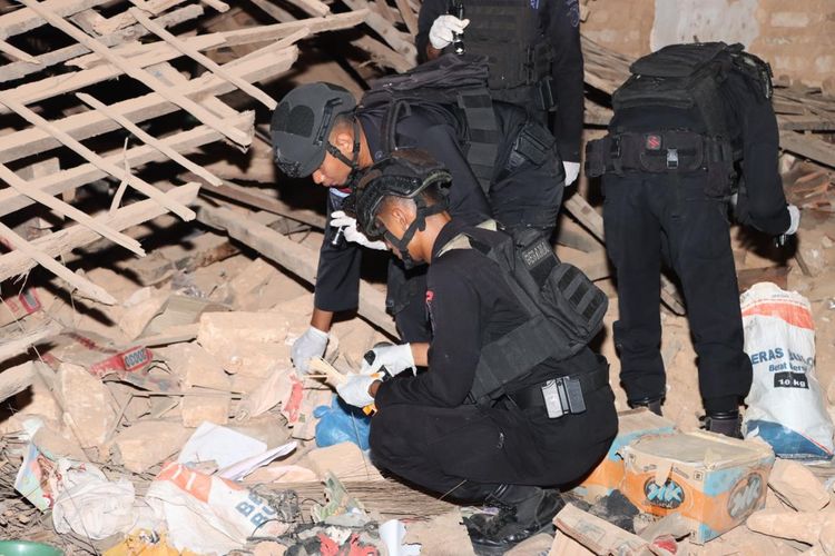 Ledakan dahsyat terjadi di Dusun Polay Timur, Desa Gadu Timur, Kecamatan Ganding, Kabupaten Sumenep. 