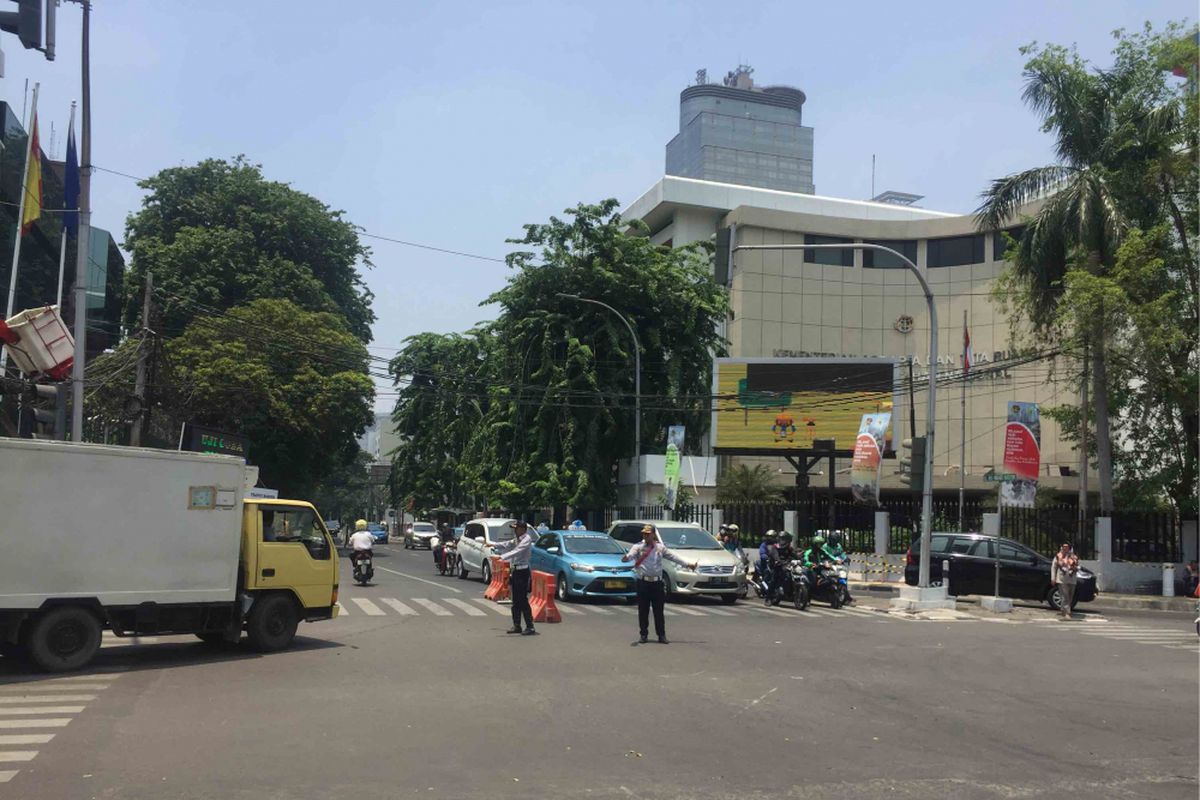 Pemprov DKI Jakarta melalui Dinas Perhubungan DKI Jakarta mulai memberlakukan uji coba satu arah di Jalan KH Wahid Hasyim, Jakarta Pusat. Uji coba ini dimulai pukul 09.00 WIB,  Senin (8/10/2018).