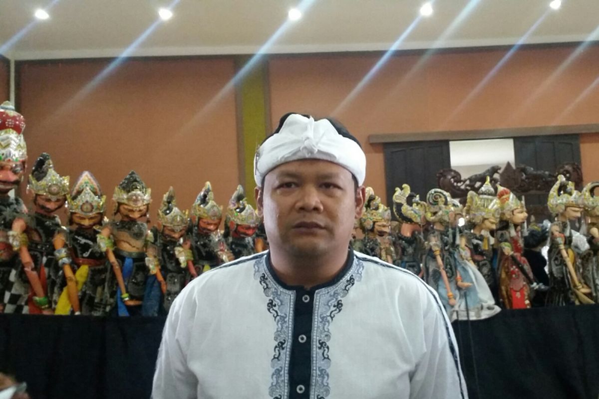 Seniman sekaligus dalang wayang golek Sunda Dadan Sunandar Sunarya berbicara mengenai kriteria calon pemimpin Jawa Barat.