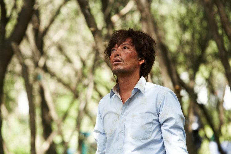 Jung Jae Yeong dalam film komedi romantis Castaway on the Moon (2009).