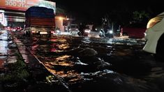 Jalan Raya Cemengkalang Sidoarjo Tergenang hingga 30 Cm Usai Hujan Lebat, 5 Pompa Dioperasikan