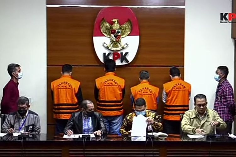 Bidik layar video streaming YouTube KPK penetapan tersangka korupsi penerimaan mahasiswa baru di Universitas Lampung, Minggu (21/8/2022).