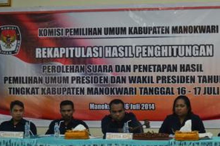 Rapat Pleno rekapitulasi perolehan suara Pemilu Presiden dan Wakil Presiden 2014, tingkat Kabupaten Manokwari yang berlangsung, Rabu (16/7/2014).