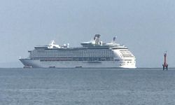 Bersejarah, Kapal Voyager of The Seas Bersandar di Bintan