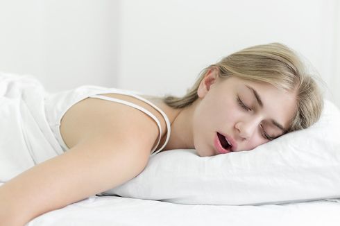 Mengapa Bisa Mengigau Saat Tidur? Ternyata Ini Penyebabnya