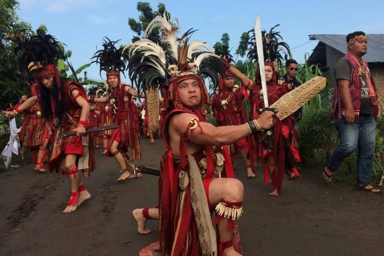 Kisah Rinto Taroreh Melestarikan Tari Kawasaran Minahasa, Selalu Ingat Pesan Ibu