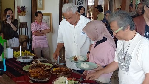 Ganjar dan Atiqoh Sambangi Rumah Butet, Diledek Capres Lemes