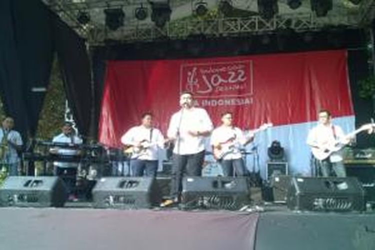 Grup band pop jazz Jast5 tampil di Stage D Indonesian Jazz Festival 2015, Istora, Senayan, Jakarta Pusat, Sabtu (29/8/2015).