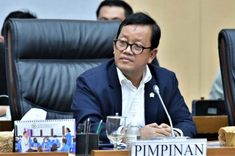 Ketua Komisi VII DPR Sugeng Suparwoto saat memimpin rapat audiensi dengan HIPMI di Ruang Rapat Komisi VII DPR, Senayan, Jakarta ,Senin (10/4/2023).