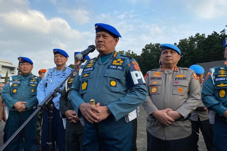 Panglima TNI Laksamana Yudo Margono usai upacara gaktib dan yustisi 2023 di Mabes TNI, Cilangkap, Jakarta Timur, Rabu (8/3/2023)