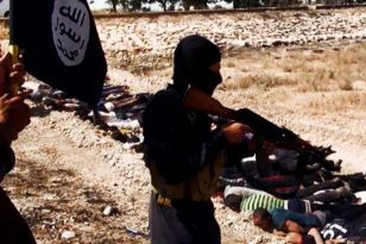 Sebuah foto yang diunggah pada 14 Juni 2014 di situs jihad Welayat Salahuddin diduga menunjukkan militan Negara Islam Irak dan Levant (ISIL) mengeksekusi puluhan anggota pasukan keamanan Irak yang ditangkap di lokasi yang tidak diketahui di Provinsi Salaheddin.