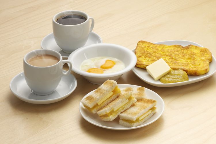 Menu sarapan umum di kopitiam. 