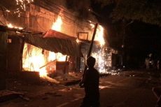 Warung Ayam Geprek hingga Toko Sembako di Kelurahan Manggarai Terbakar, Api Berkobar Besar