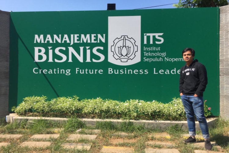 Brian Ramadhan Pramasudi, mahasiswa Departemen Manajemen Bisnis Teknologi Sepuluh Nopember (ITS) menjalani program gelar ganda di University of Queensland (UQ) Australia.