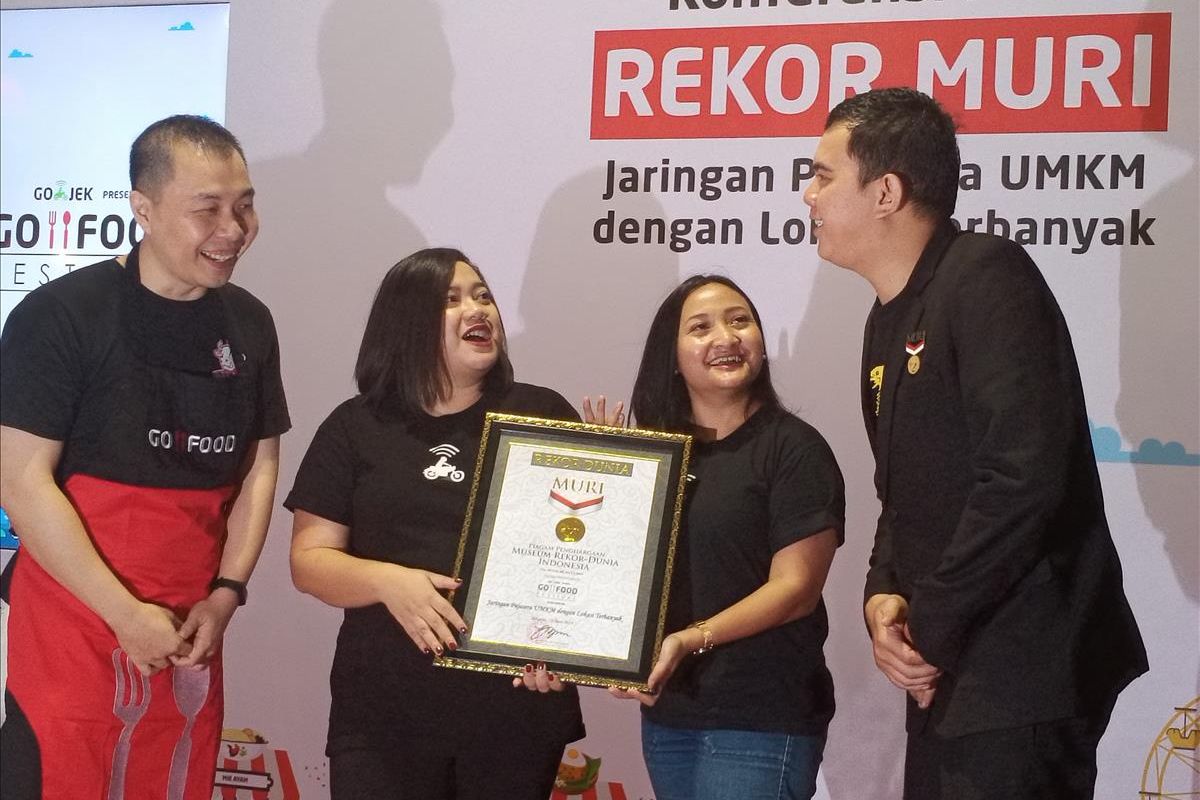 Go-Food Festival memecahkan rekor MURI sebagai jaringan pujasera UMKM dengan lokasi terbanyak di Indonesia. 