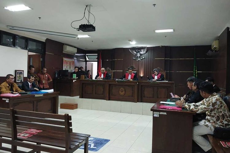 Suasana sidang gugatan terhadap Rektor UGM, wakil rektor, dekan fakultas kehutanan, kepala perpustakaan dan Ir. Kasmudjo terkait ijazah Joko Widodo yang digelar di Pengadilan Negeri Sleman.