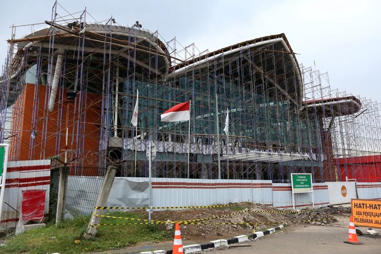 Bentuk fisik proyek stasiun di Bandara Soekarno Hatta, Tangerang, Rabu (12/4/2017). Pembangunan stasiun kereta Bandara Soekarno-Hatta sudah rampung sekitar 90 persen dan diperkirakan akan mulai beroperasi dipertengahan tahun 2017.