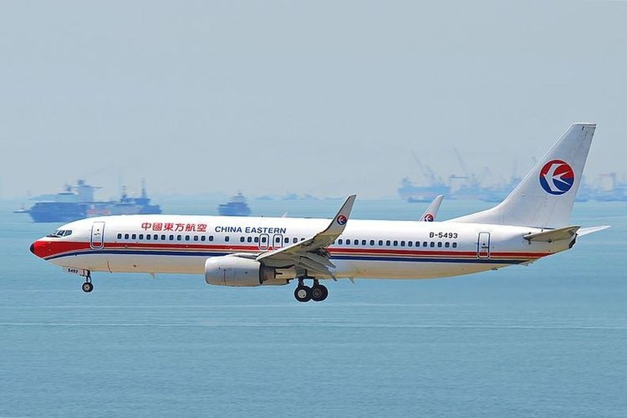 Pesawat China Eastern Airlines Boeing 737-800 (Aero Icarus via Wikimedia)