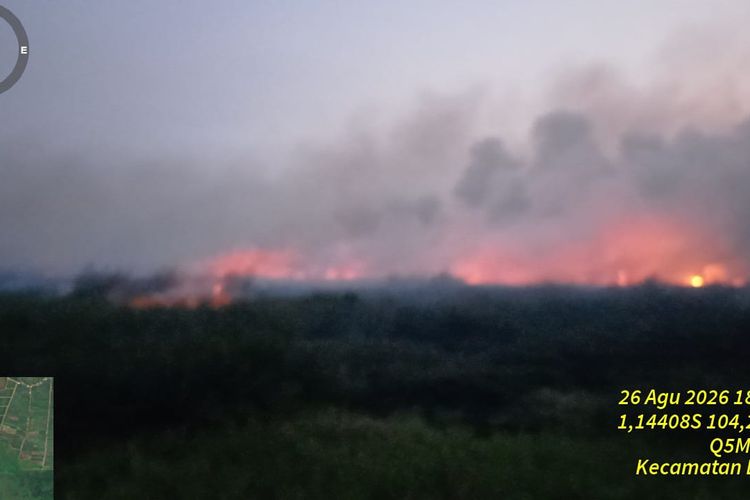 Dua Petani Tertunduk Lesu Usai Ditangkap atas Dugaan Pembakaran Lahan di Jambi