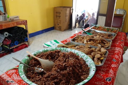 Sebagai Kenang-kenangan dari Mbah Lindu, Keluarga Sajikan Nasi Gudeg untuk Pelayat