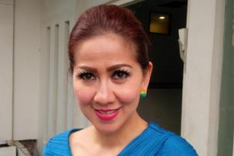 Artis peran Venna Melinda diabadikan di Gedung Trans, Tendean, Jakarta Selatan, Senin (6/7/2015).