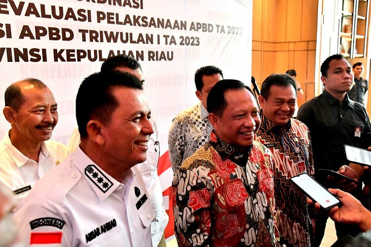 Menteri Dalam Negeri (Mendagri) Tito Karnavian meminta pemerintah daerah yang terdiri dari Kabupaten Kota termasuk Pemprov Kepri untuk terus secara kreatif, bisa meningkatkan pendapatan asli daerahnya (PAD), guna membangun kemandirian fiskal.